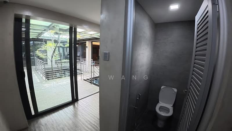 Office for Rent in Taman Pelangi (Johor Bahru) - CN Wang - Bathroom - PropertyGuru.com.my