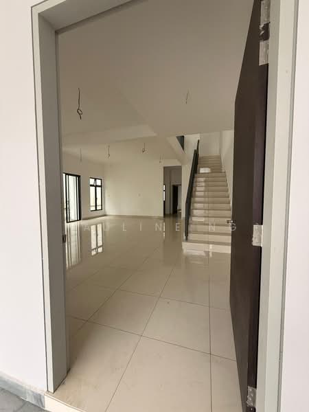 Rumah Teres 2-Tingkat untuk Dijual di Taman Glenmarie (Johor Bahru) - Pauline Ng - Entrance - PropertyGuru.com.my