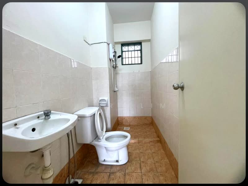 Pangsapuri untuk Dijual di Arena Green - Henry Lim - Bathroom - PropertyGuru.com.my