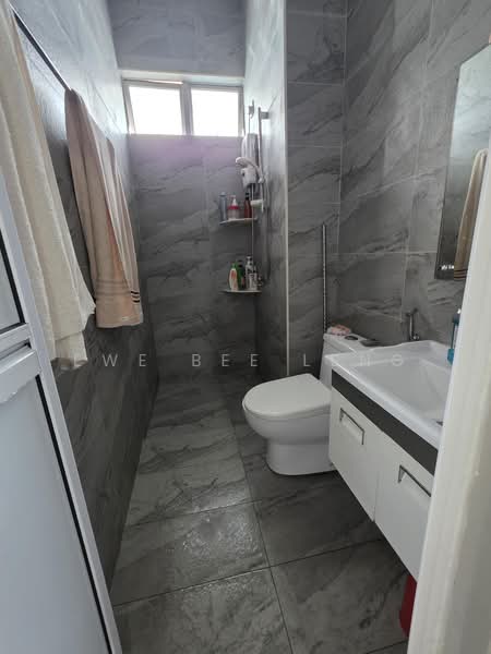 Semi-Detached House for Sale in Taman Bukit Jaya (Ulu Tiram) - Ewe Bee Leng - Bathroom - PropertyGuru.com.my