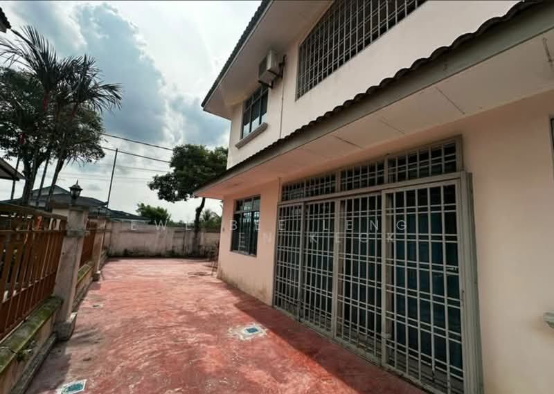 Semi-Detached House for Sale in Taman Bukit Jaya (Ulu Tiram) - Ewe Bee Leng - Exterior - PropertyGuru.com.my