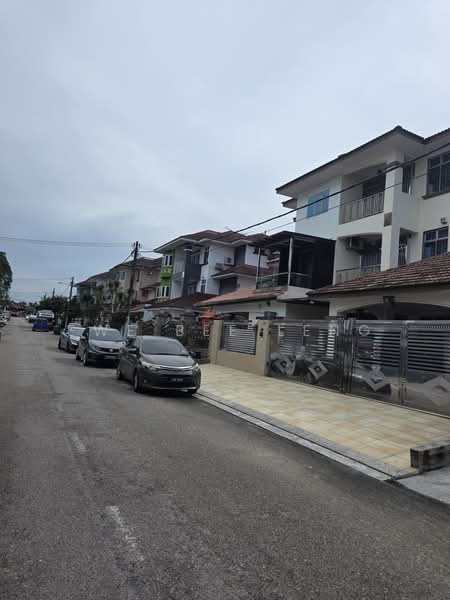 Semi-Detached House for Sale in Taman Bukit Jaya (Ulu Tiram) - Ewe Bee Leng - Exterior - PropertyGuru.com.my