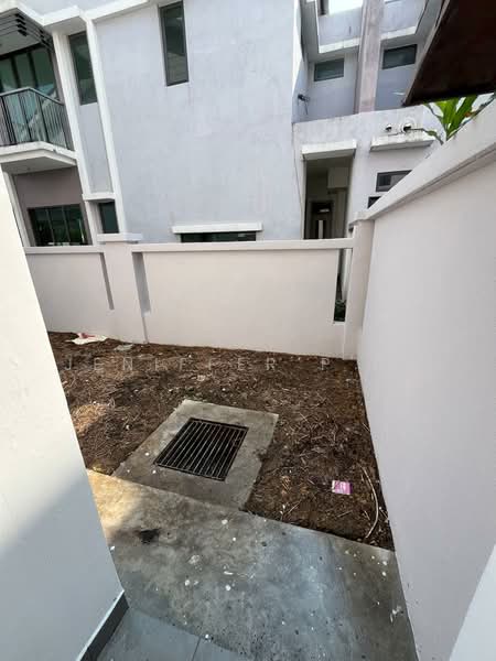 Semi-Detached House for Sale in Telok Panglima Garang (Selangor) - Jeniffer P'ng - Exterior - PropertyGuru.com.my
