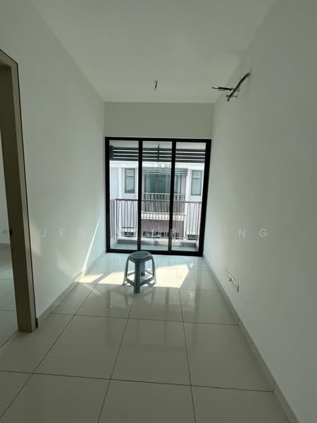 Semi-Detached House for Sale in Telok Panglima Garang (Selangor) - Jeniffer P'ng - Balcony - PropertyGuru.com.my