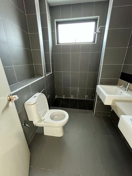 Semi-Detached House for Sale in Telok Panglima Garang (Selangor) - Jeniffer P'ng - Bathroom - PropertyGuru.com.my
