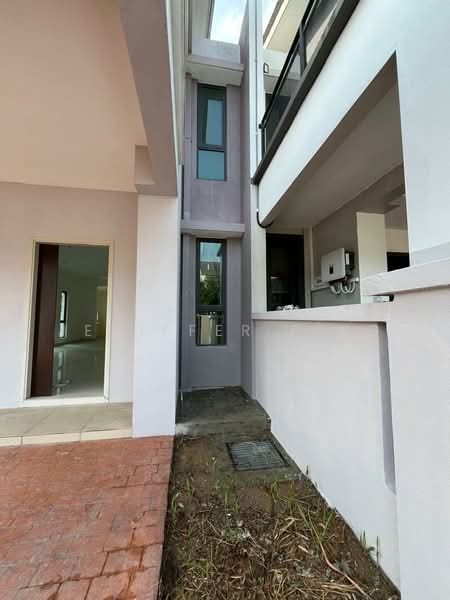Semi-Detached House for Sale in Telok Panglima Garang (Selangor) - Jeniffer P'ng - Exterior - PropertyGuru.com.my