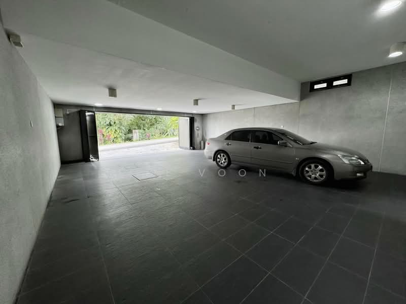 Rumah Banglo untuk Dijual di Taman Kolam Air (Johor Bahru) - Zoe Voon - Car Park - PropertyGuru.com.my