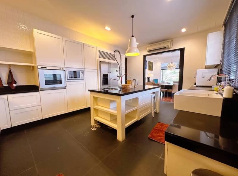 Rumah Banglo untuk Dijual di Taman Kolam Air (Johor Bahru) - Zoe Voon - Kitchen - PropertyGuru.com.my