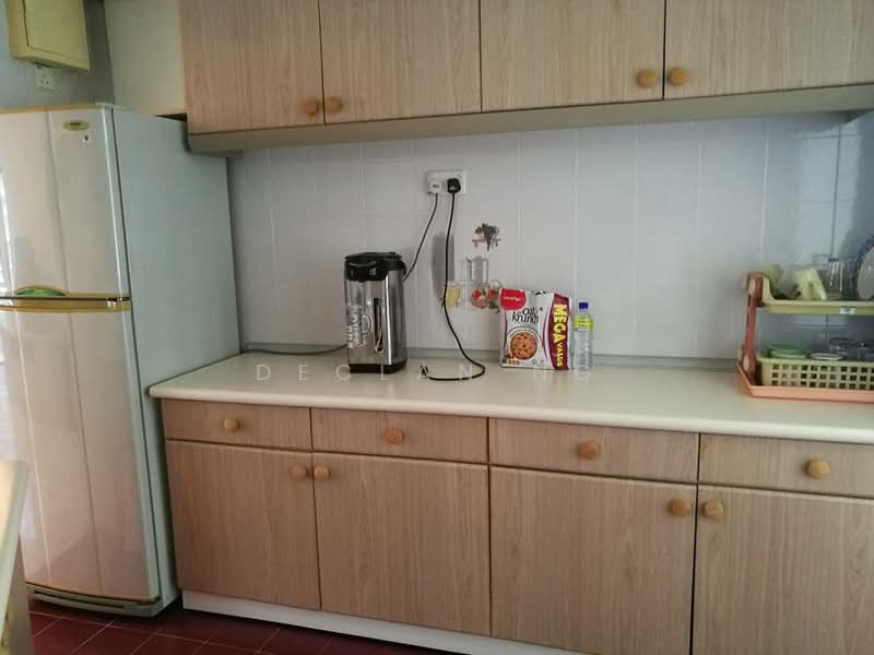 Kondominium untuk Disewa di Marina Tower (Ratu Mutiara) - Declan Ng - Kitchen - PropertyGuru.com.my