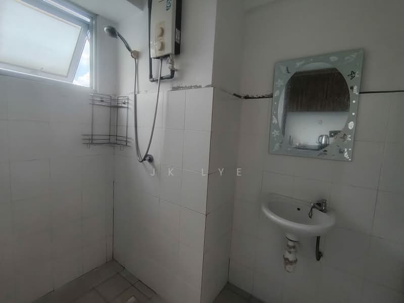 Servis Apartment untuk Dijual di Axis SoHu @ Axis Pandan - JK Lye - Bathroom - PropertyGuru.com.my