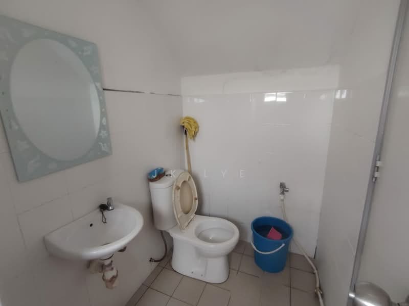 Servis Apartment untuk Dijual di Axis SoHu @ Axis Pandan - JK Lye - Bathroom - PropertyGuru.com.my