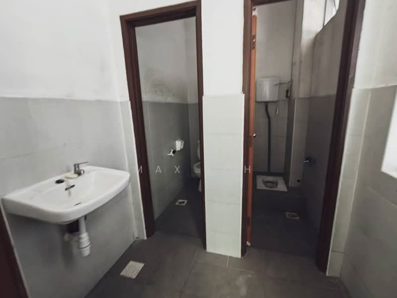Cluster Factory for Rent in Taman Kempas Utama (Tebrau) - Max Loh - Bathroom - PropertyGuru.com.my