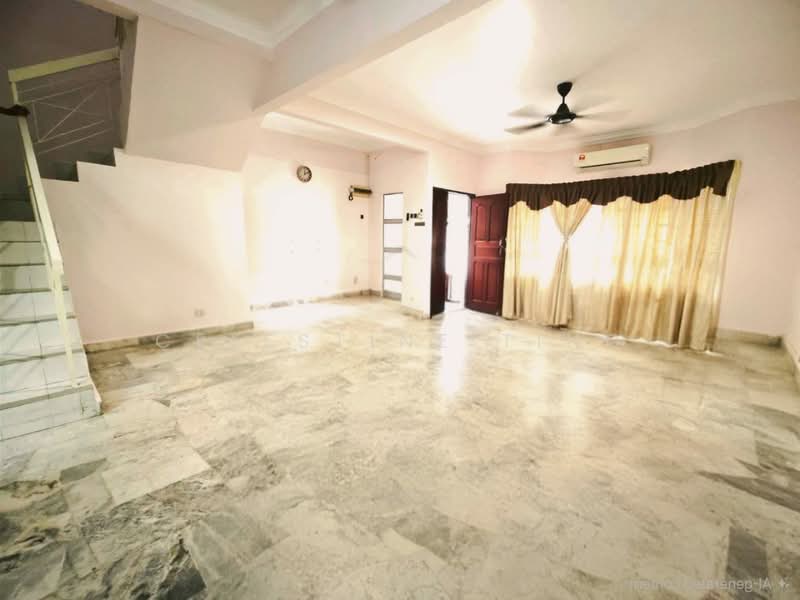 Rumah Teres 2-Tingkat untuk Dijual di Taman Desa Mewah (Semenyih) - Celestine Ting - Living Room - PropertyGuru.com.my