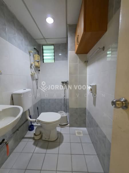 Kondominium untuk Dijual di Lakeside Tower - Jordan Voon - Bathroom - PropertyGuru.com.my