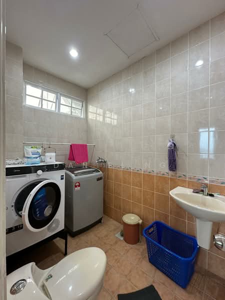 Condominium for Sale at De Summit Condominium - Daniel Ng - Bathroom - PropertyGuru.com.my