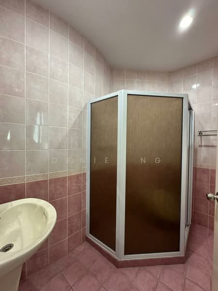 Condominium for Sale at De Summit Condominium - Daniel Ng - Bathroom - PropertyGuru.com.my