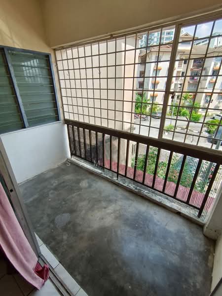 Kondominium untuk Dijual di Indah Condominium - Sam Yee - Balcony - PropertyGuru.com.my