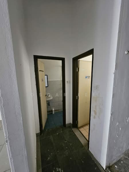 Shop for Rent in Bandar Sri Damansara (Selangor) - Oscar Lee - Bathroom - PropertyGuru.com.my