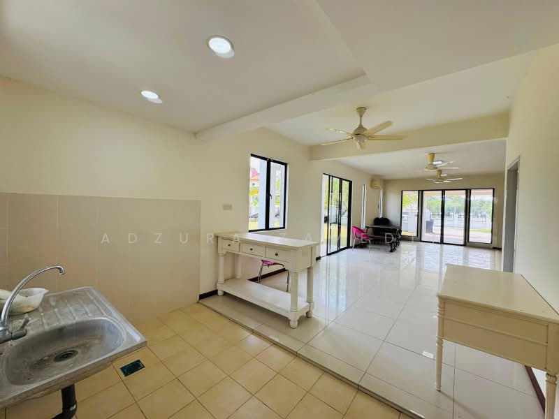 2-storey Terraced House for Sale in Cahaya Spk (Shah Alam) - Adzura Zamedin - Living Room - PropertyGuru.com.my