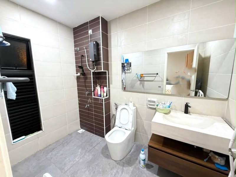 Semi-Detached House for Sale in Bandar Dato Onn (Tebrau) - Karl Lim - Bathroom - PropertyGuru.com.my