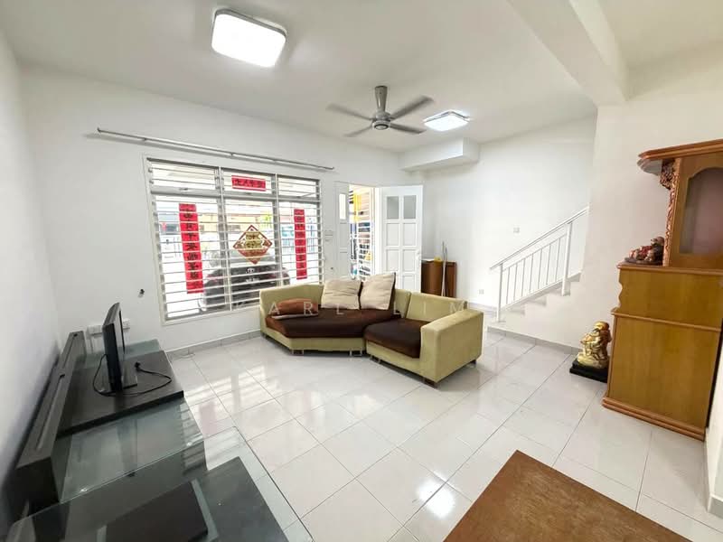 2-storey Terraced House for Sale in Taman Seri Austin (Tebrau) - Karl Lim - Living Room - PropertyGuru.com.my