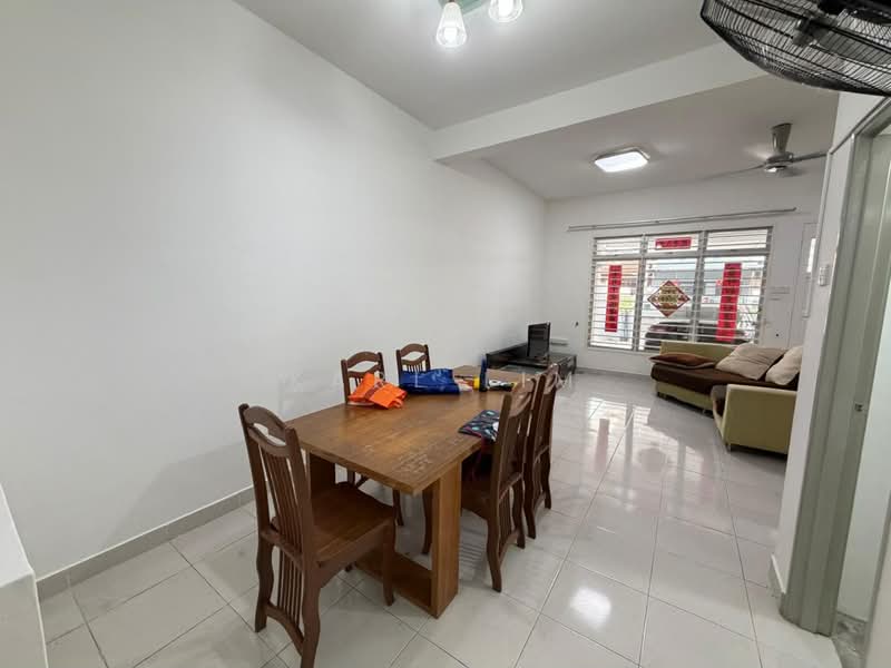 2-storey Terraced House for Sale in Taman Seri Austin (Tebrau) - Karl Lim - Living Room - PropertyGuru.com.my