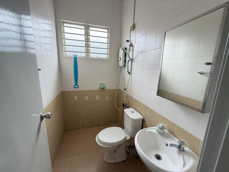 2-storey Terraced House for Sale in Taman Seri Austin (Tebrau) - Karl Lim - Bathroom - PropertyGuru.com.my