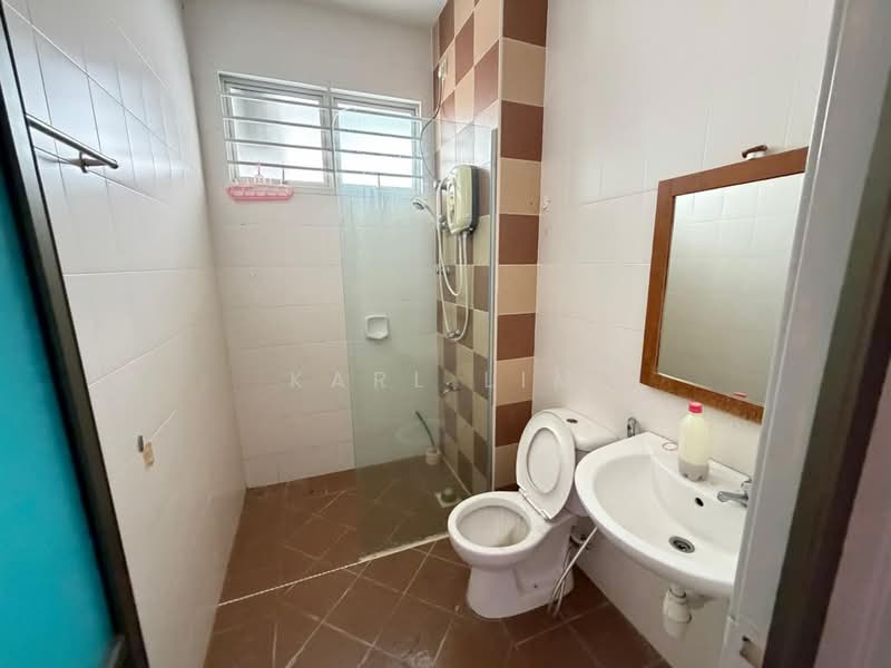 2-storey Terraced House for Sale in Taman Seri Austin (Tebrau) - Karl Lim - Bathroom - PropertyGuru.com.my