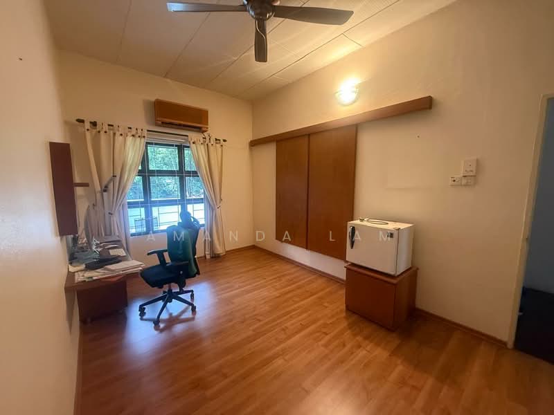 Rumah Berkembar untuk Dijual di Tanjung Tokong (Penang) - Amanda Lam - Study - PropertyGuru.com.my