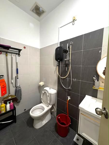 Rumah Teres 2 Tingkat untuk Dijual di Bandar Putra Jaya (Tebrau) - Karl Lim - Bathroom - PropertyGuru.com.my