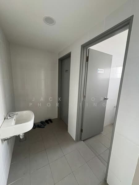 Shop / Office for Rent in Setia Alam (Selangor) - Jack Khor Phor Jiing - Bathroom - PropertyGuru.com.my