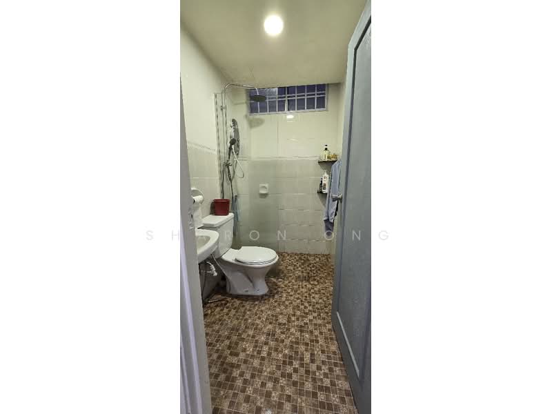 Pangsapuri untuk Dijual di Lake View Suites - Sharon Ong - Bathroom - PropertyGuru.com.my