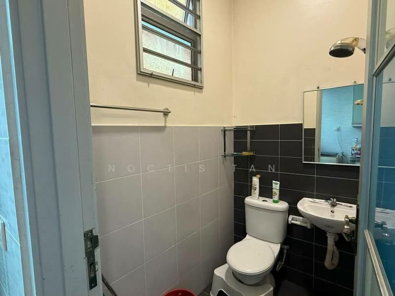 Rumah Teres 2 Tingkat untuk Dijual di Setia Tropika (Johor Bahru) - Noctis Tan - Bathroom - PropertyGuru.com.my