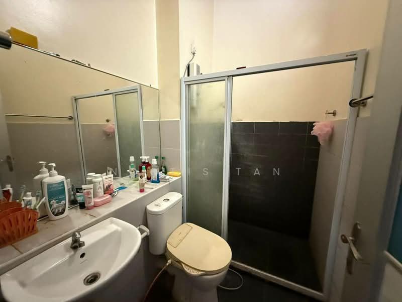 Rumah Teres 2 Tingkat untuk Dijual di Setia Tropika (Johor Bahru) - Noctis Tan - Bathroom - PropertyGuru.com.my