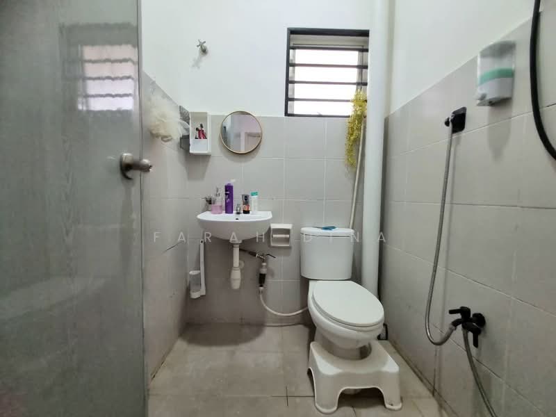 1-storey Terraced House for Sale in Bandar Puncak Alam (Puncak Alam) - Farah Dina - Bathroom - PropertyGuru.com.my