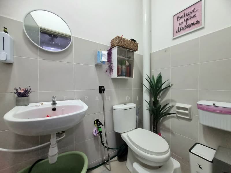 1-storey Terraced House for Sale in Bandar Puncak Alam (Puncak Alam) - Farah Dina - Bathroom - PropertyGuru.com.my