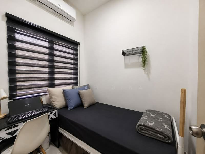 1-storey Terraced House for Sale in Bandar Puncak Alam (Puncak Alam) - Farah Dina - Bedroom - PropertyGuru.com.my
