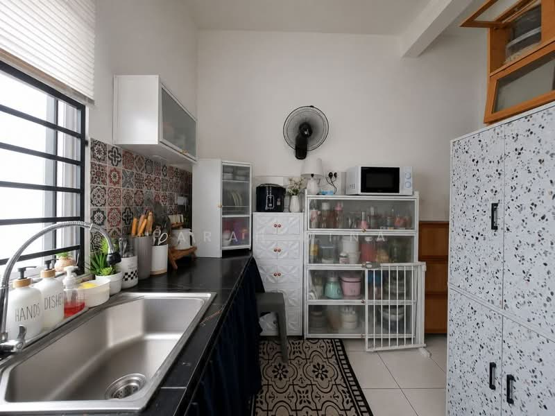 1-storey Terraced House for Sale in Bandar Puncak Alam (Puncak Alam) - Farah Dina - Kitchen - PropertyGuru.com.my