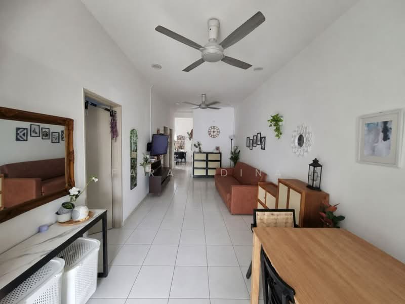 1-storey Terraced House for Sale in Bandar Puncak Alam (Puncak Alam) - Farah Dina - Living Room - PropertyGuru.com.my