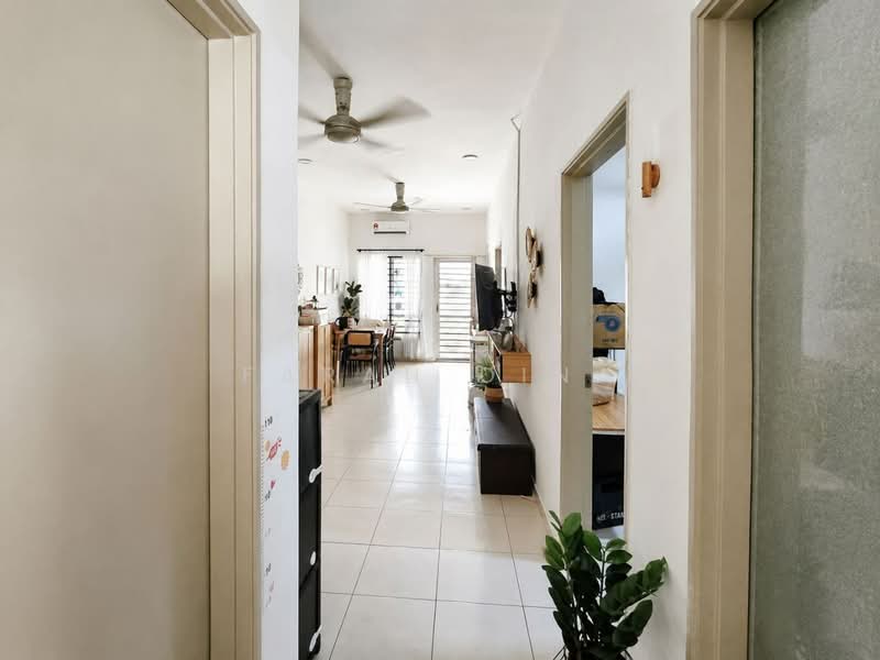 1-storey Terraced House for Sale in Bandar Puncak Alam (Puncak Alam) - Farah Dina - Corridor - PropertyGuru.com.my