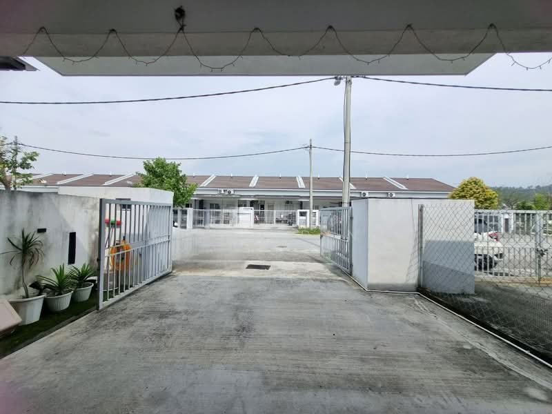 1-storey Terraced House for Sale in Bandar Puncak Alam (Puncak Alam) - Farah Dina - Exterior - PropertyGuru.com.my