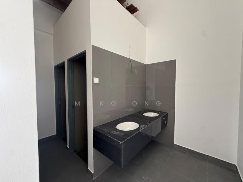 Semi-D Factory for Rent in Perai (Penang) - Moko Ong - Bathroom - PropertyGuru.com.my