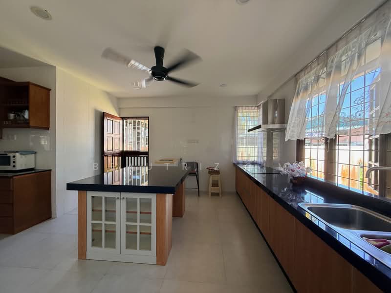 Bungalow for Sale in Stampin (Kuching) - Beautriz Sim - Kitchen - PropertyGuru.com.my
