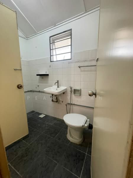 Rumah Teres 2 Tingkat untuk Disewa di Usj 5 (Subang Jaya) - Pearly Gan - Bathroom - PropertyGuru.com.my