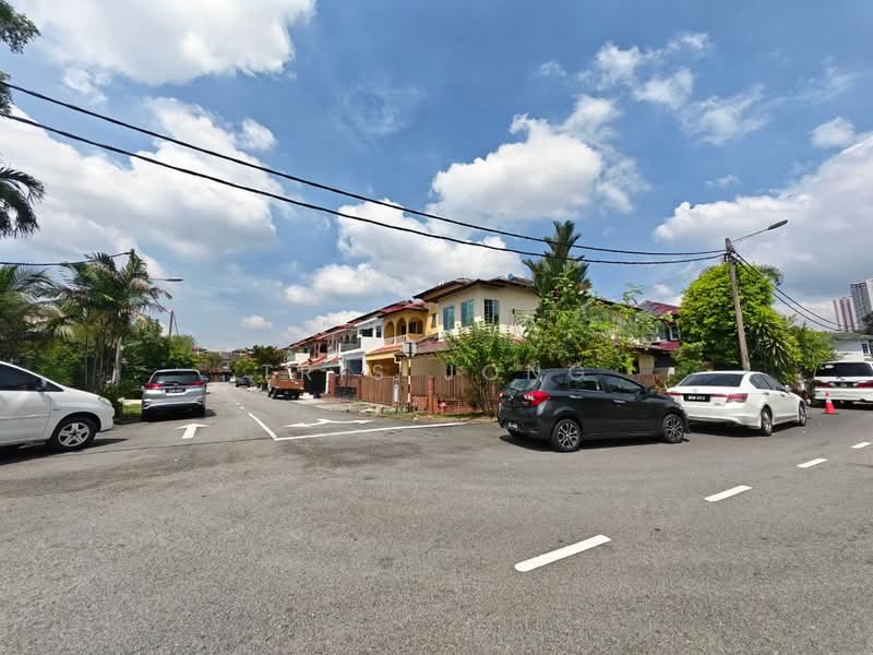 2-storey Terraced House for Sale in Serdang (Seri Kembangan) - Tris Jong - Exterior - PropertyGuru.com.my