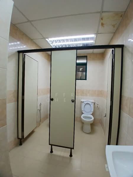 Pejabat untuk Disewa di KLCC (KL City Centre) - Jeffrey Cheah - Bathroom - PropertyGuru.com.my