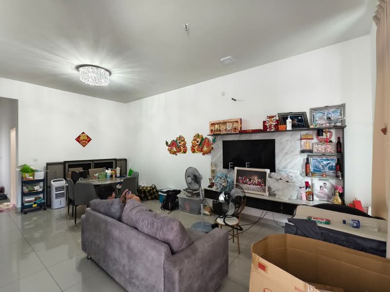 Rumah Teres 2 Tingkat untuk Disewa di Taman Seri Austin (Tebrau) - Fion Lee - Living Room - PropertyGuru.com.my