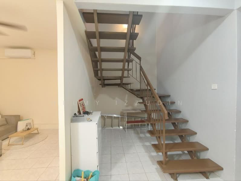 2-storey Terraced House for Sale in Taman Puncak Jalil (Seri Kembangan) - HELMY IZZUDIN - Living Room - PropertyGuru.com.my