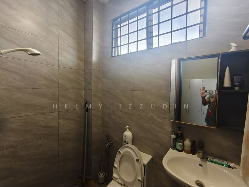 2-storey Terraced House for Sale in Taman Puncak Jalil (Seri Kembangan) - HELMY IZZUDIN - Bathroom - PropertyGuru.com.my
