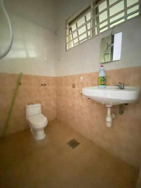 Rumah Berkembar untuk Dijual di Kampung Batu Belah (Klang) - Jackson Lee - Bathroom - PropertyGuru.com.my